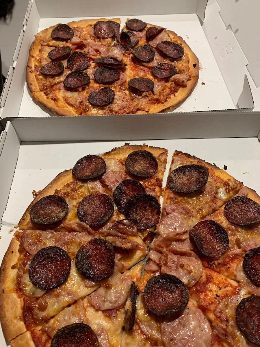 Highlights, Woody's Pizza