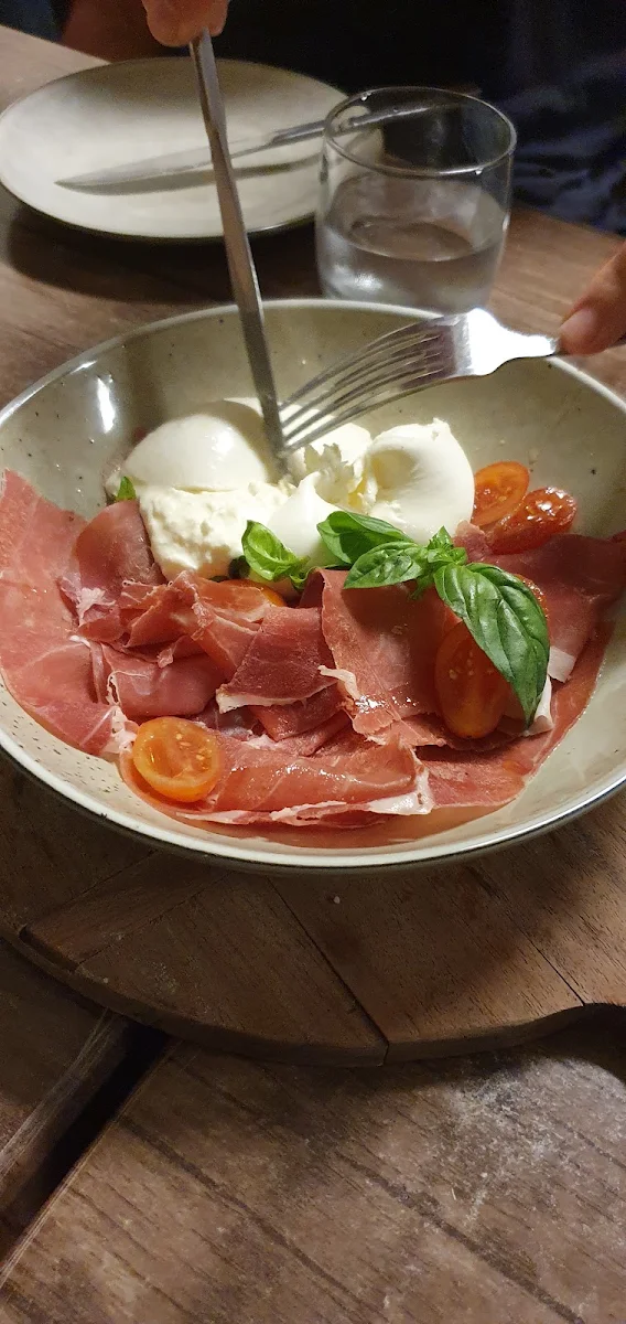 Prosciutto E Burrata