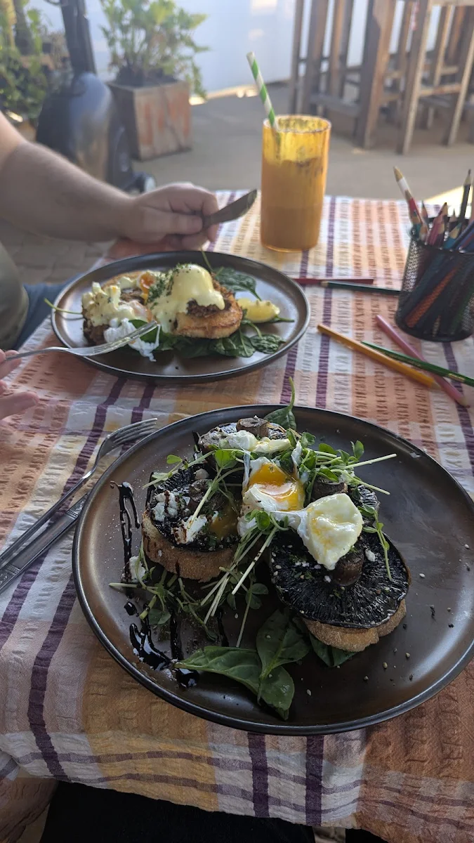 Eggs Benny with Pulled Pork