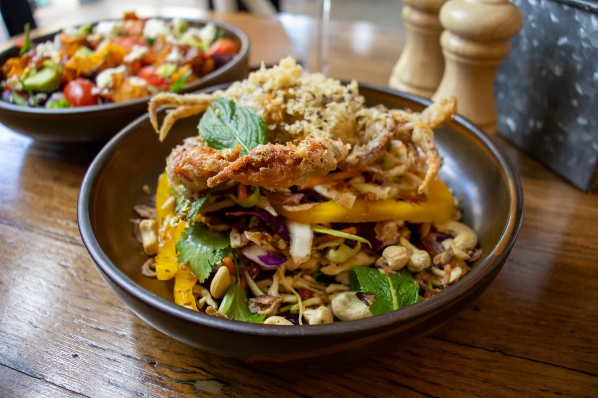 Highlights, Bellbird Hotel