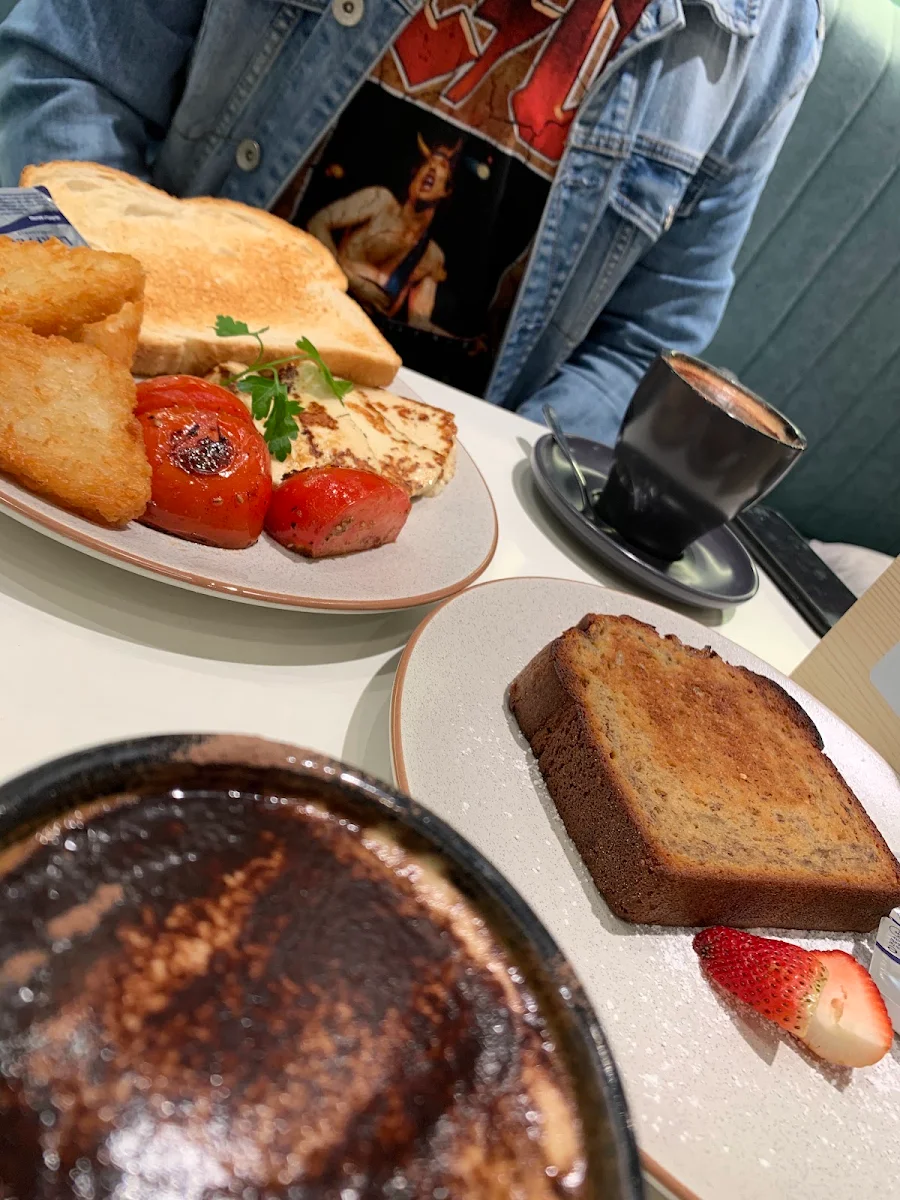 Highlights, Philos Cafe