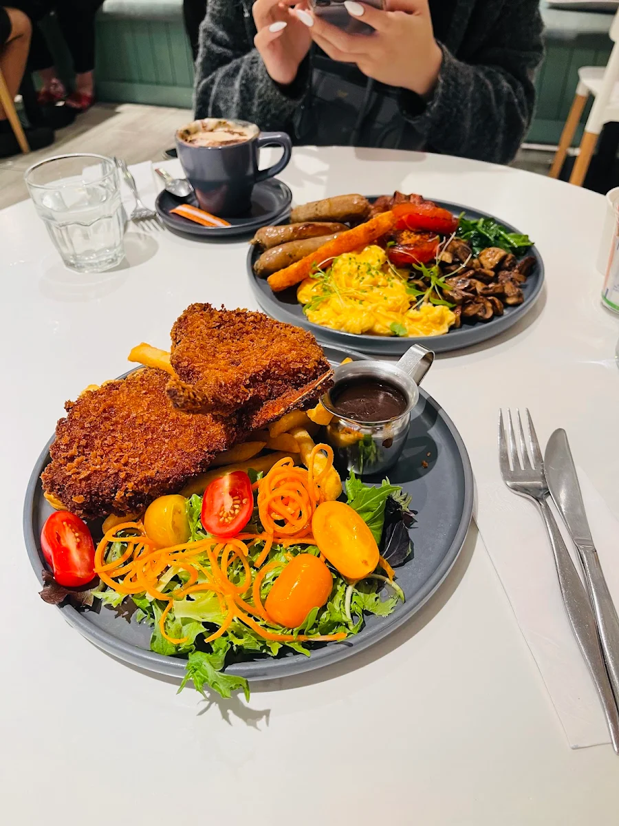 Highlights, Philos Cafe