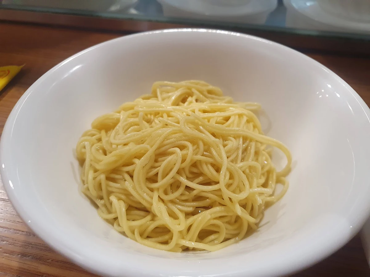 Extra Noodles, Hakataya
