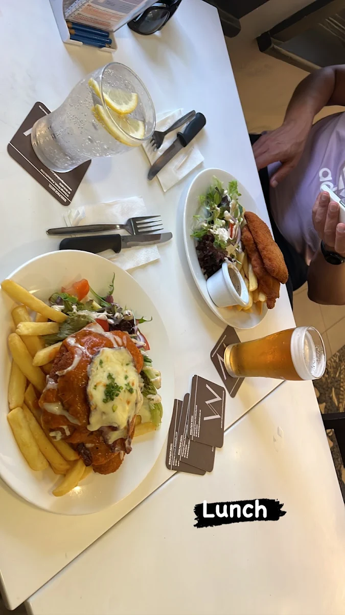 Highlights, Woolpack Hotel