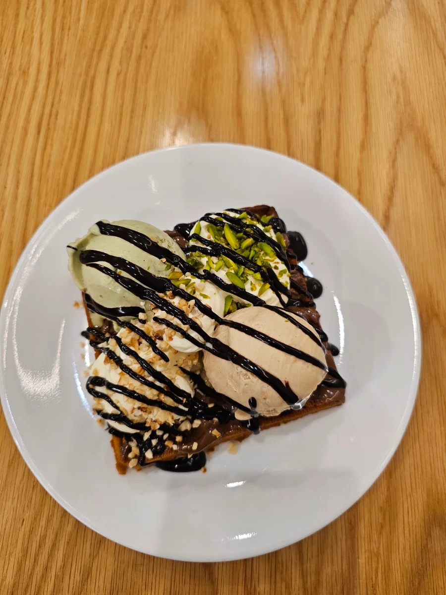 Waffles, Gelato Lulamina