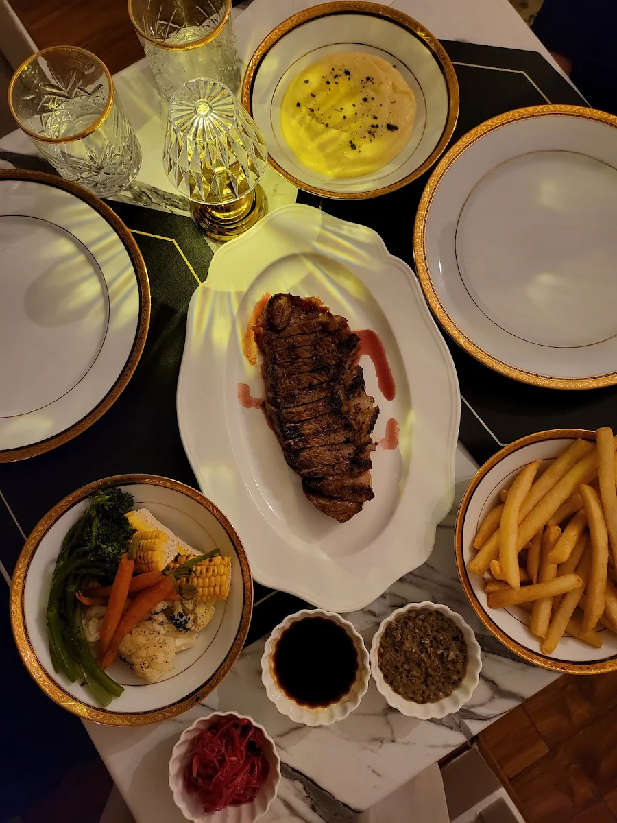 Highlights, Cozy Dining