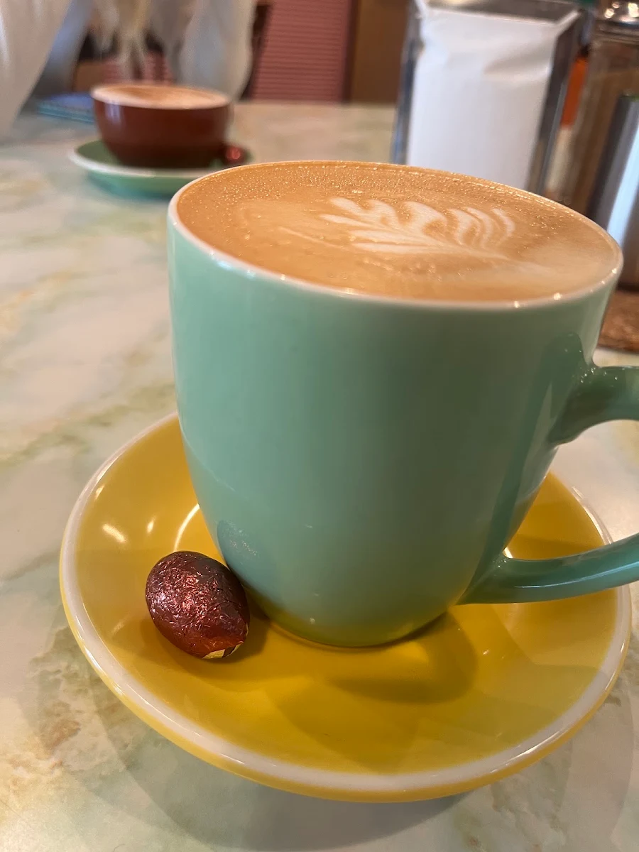 Highlights, Round Table Coffee