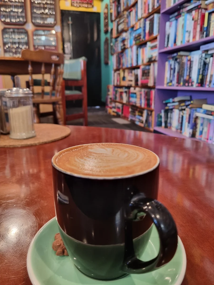 Latte, Round Table Coffee