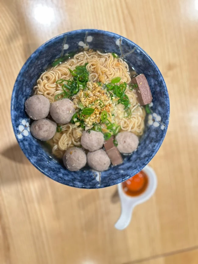 Meatball and Duck Blood Noodle Soup មីស៊ុបបឋម