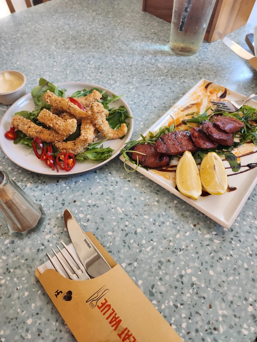 Squid and Beef, Tavern At The Rocks