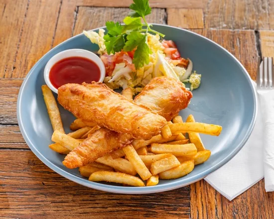 Beer Battered Fish & Chips w Salad & Tartare Sauce