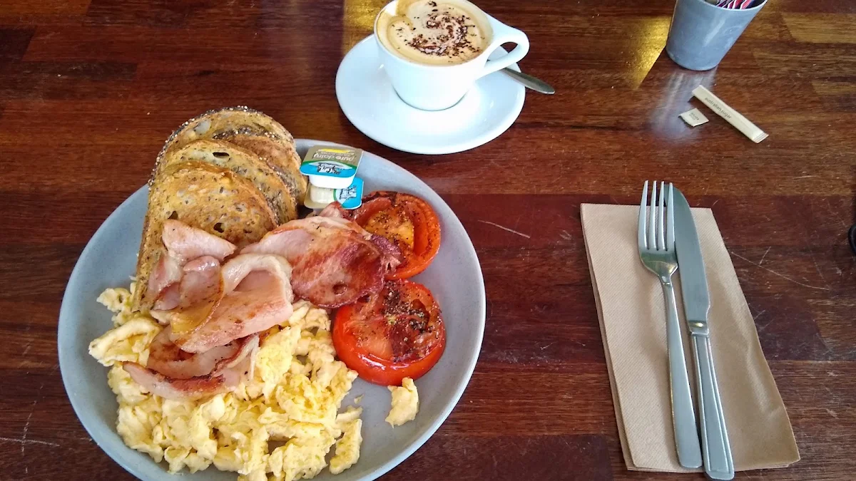 Scrambled Eggs with Bacon and Tomato