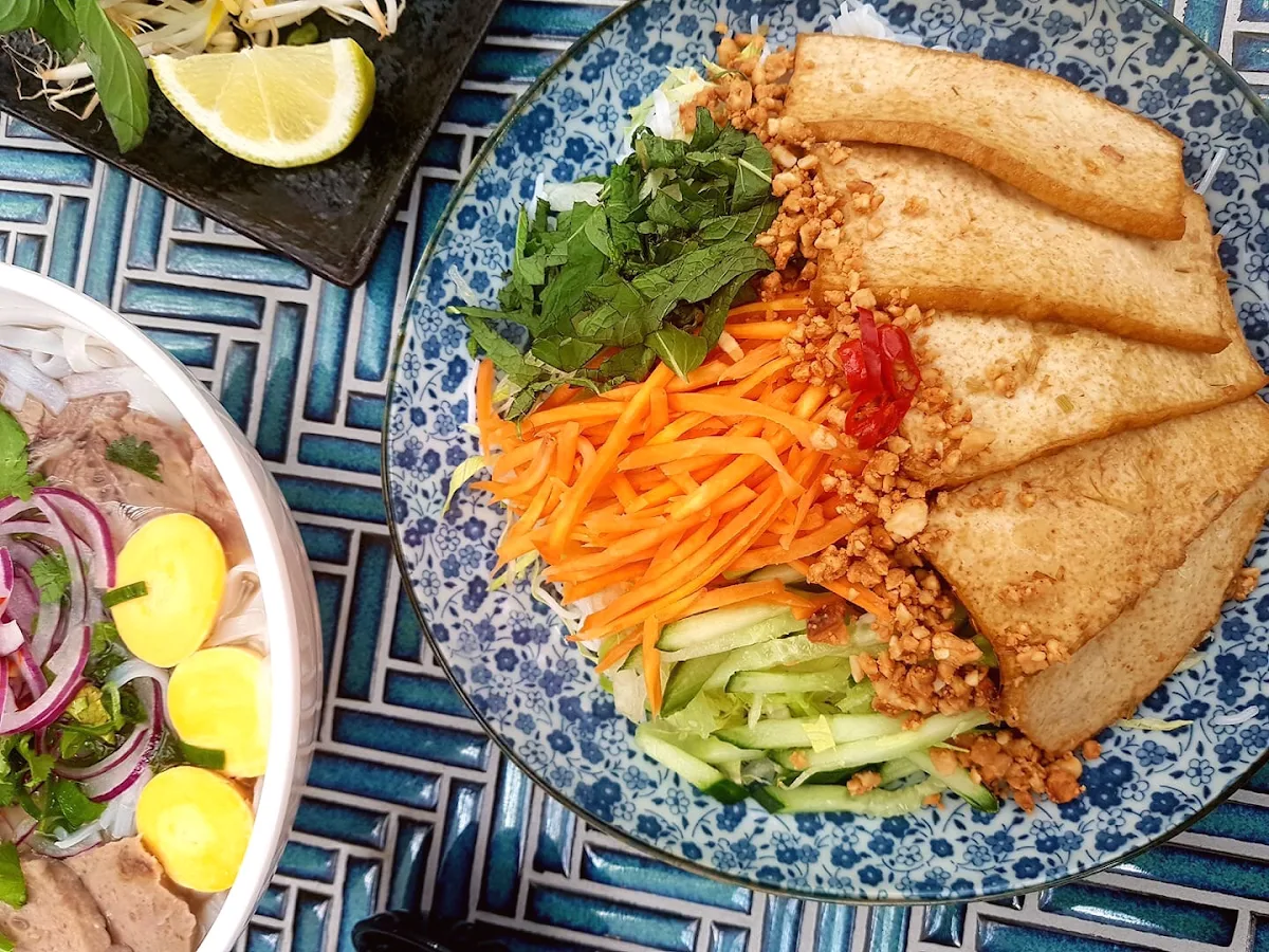 Highlights, Saigon Corner