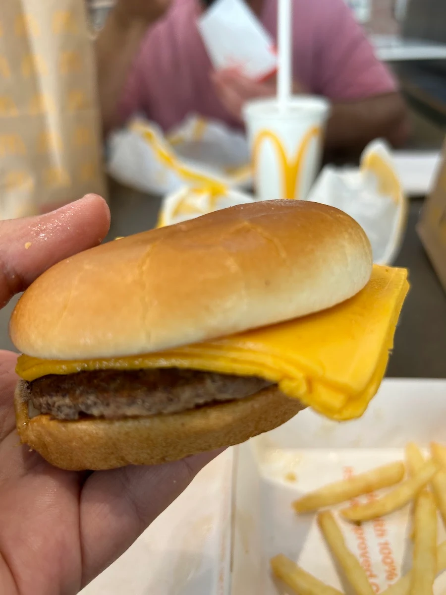 Cheeseburger, McDonald's Peninsula Link Southbound