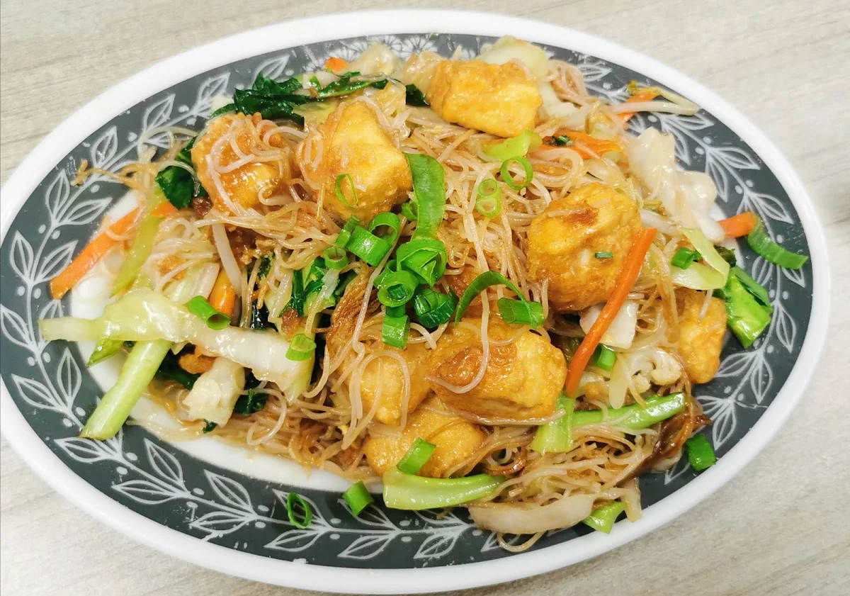 Vegetarian Rice Noodles with Tofu