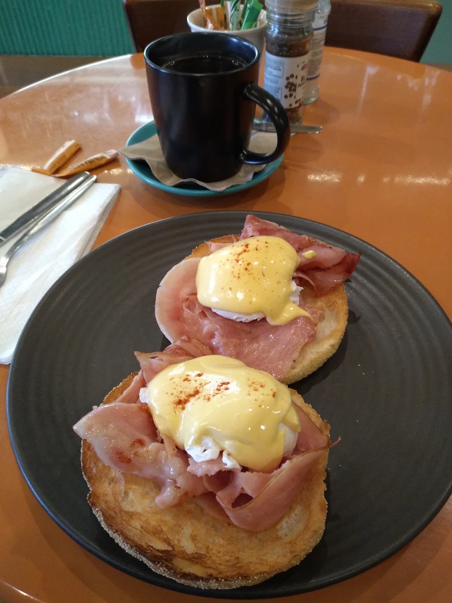 Eggs Benedict, Zuma Caffè