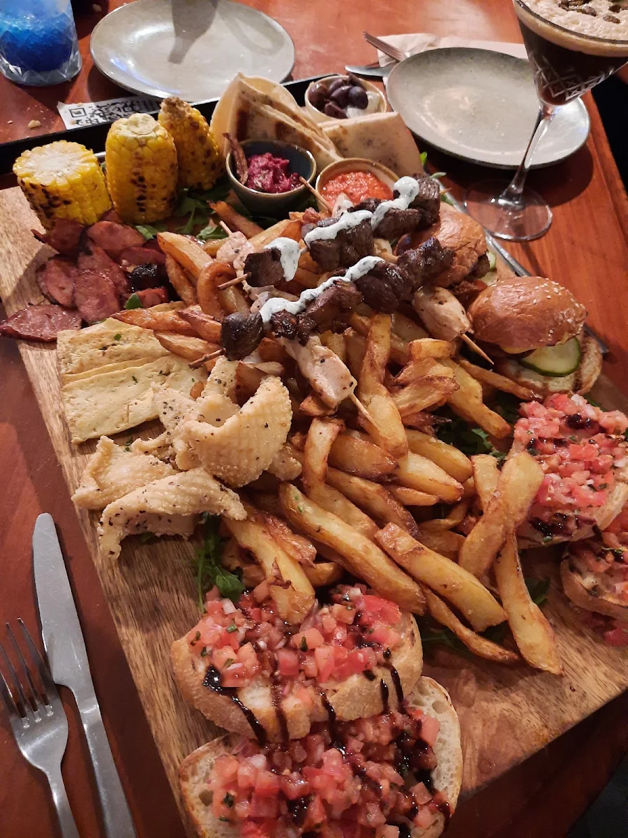 Highlights, Dapto Hotel