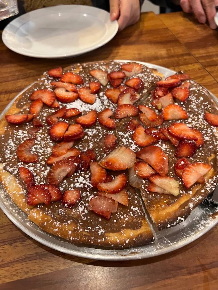 Strawberry & Nutella Pizza