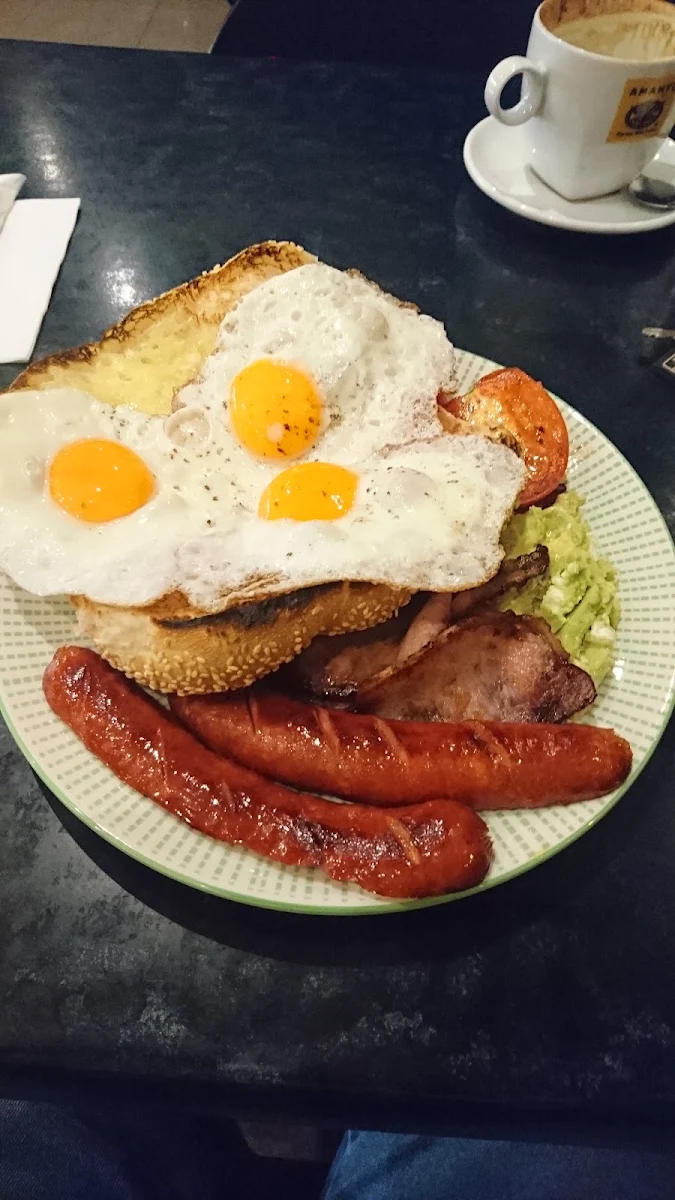 Highlights, Ionsky's Cafe