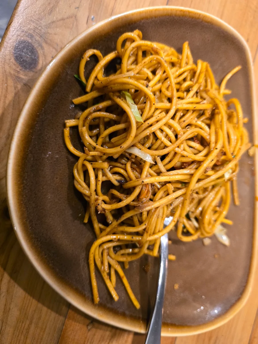 Paneer Chowmien, The momos