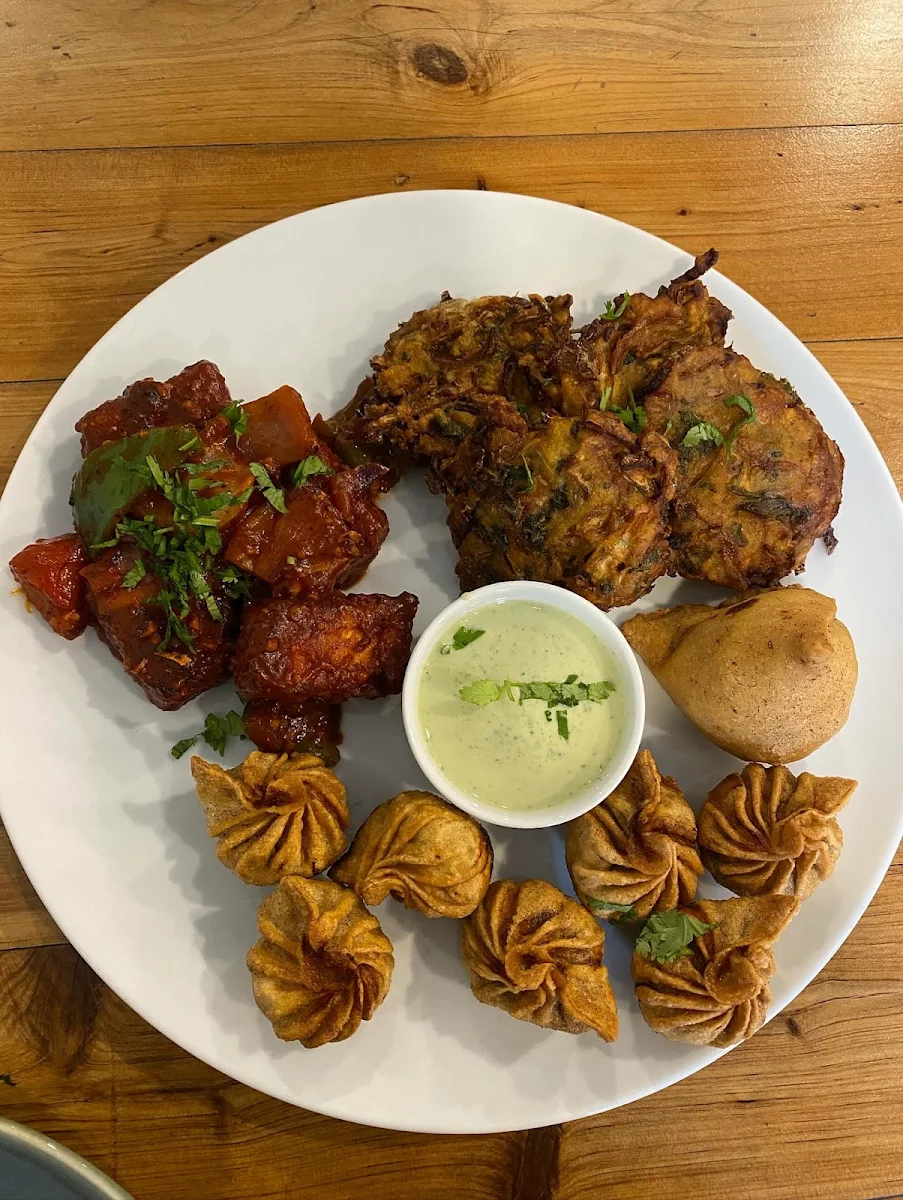 Vege Platter, The momos