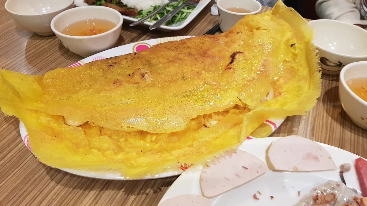 Vietnamese Pancake with Vegetables V Bánh Xèo Rau Cải