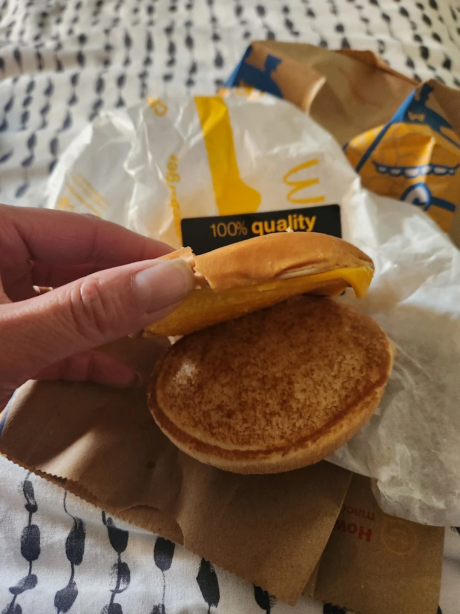 Cheeseburger, McDonald's Caroline Springs
