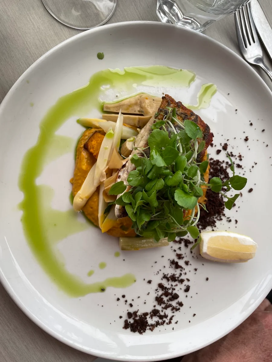 Very Fresh, Bistro C