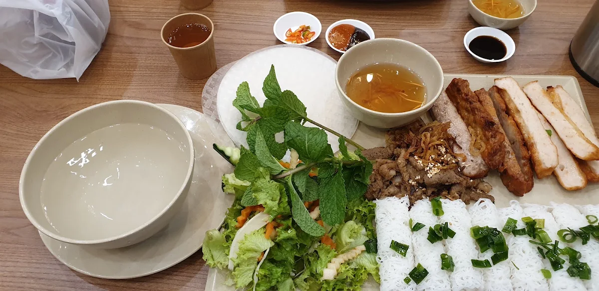 Rice Paper Roll, Golden Lotus