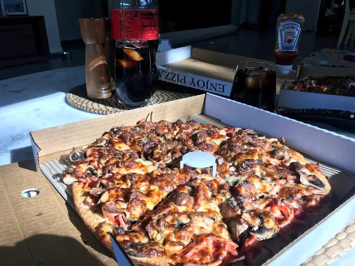 Highlights, Laurimar Pizza