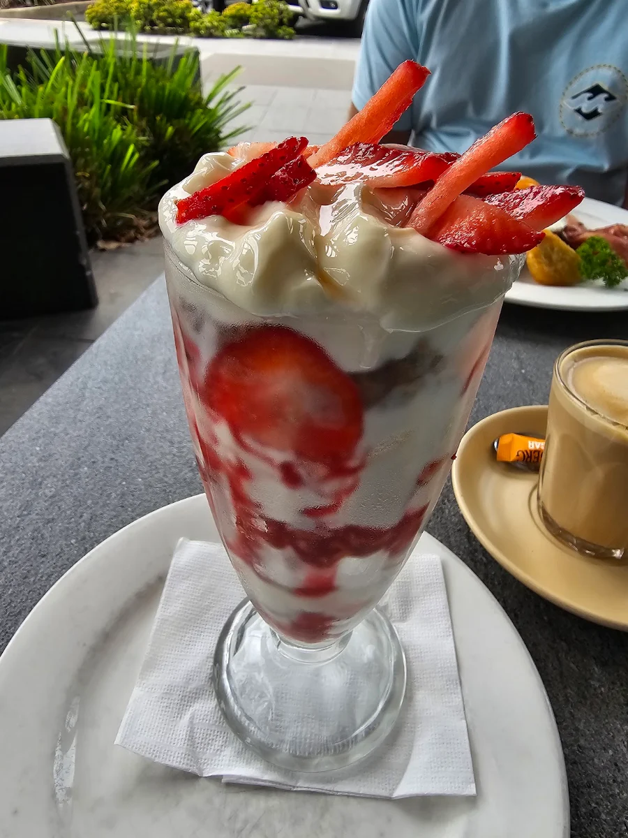 Breakfast Parfait, Earth 'n' Sea Pizza