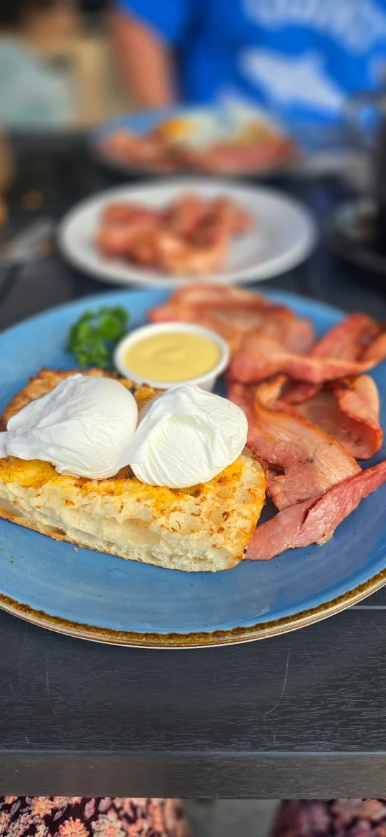 House Breakfast, Earth 'n' Sea Pizza