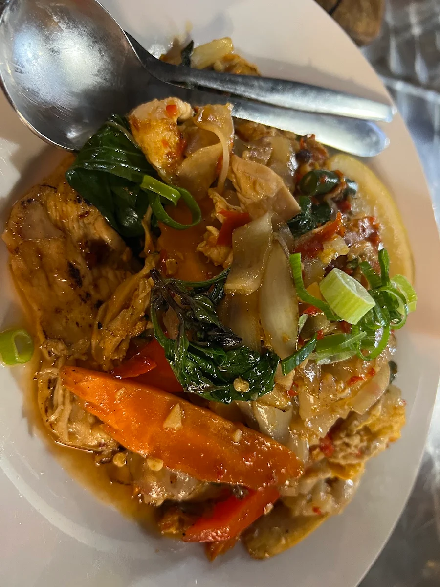 Pad Kee Mao Chicken