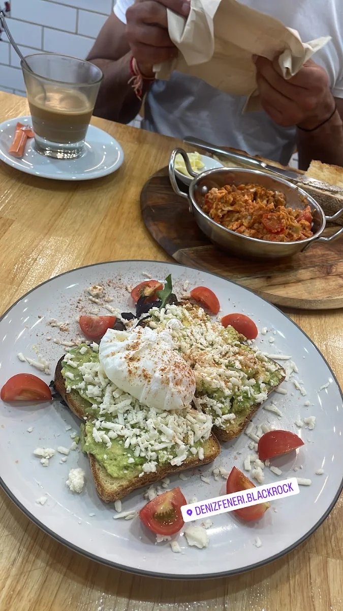 Smashed Avocado, Deniz Feneri (The Lighthouse)