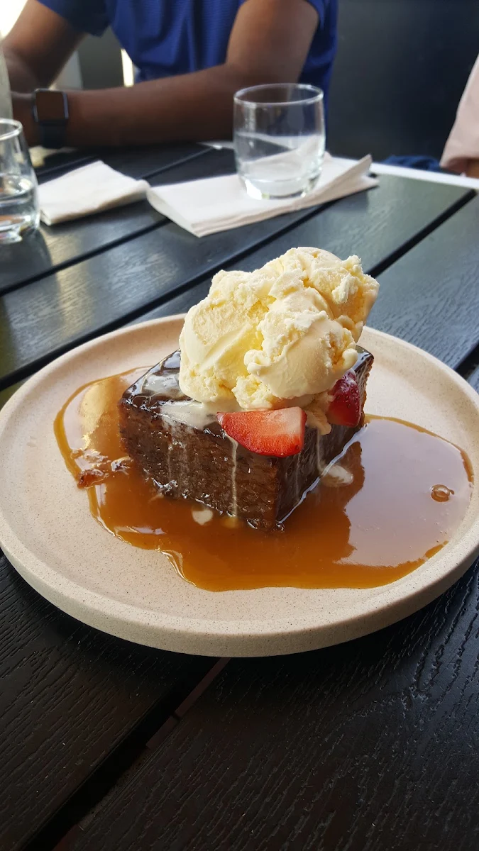Sticky Date Pudding, Middels
