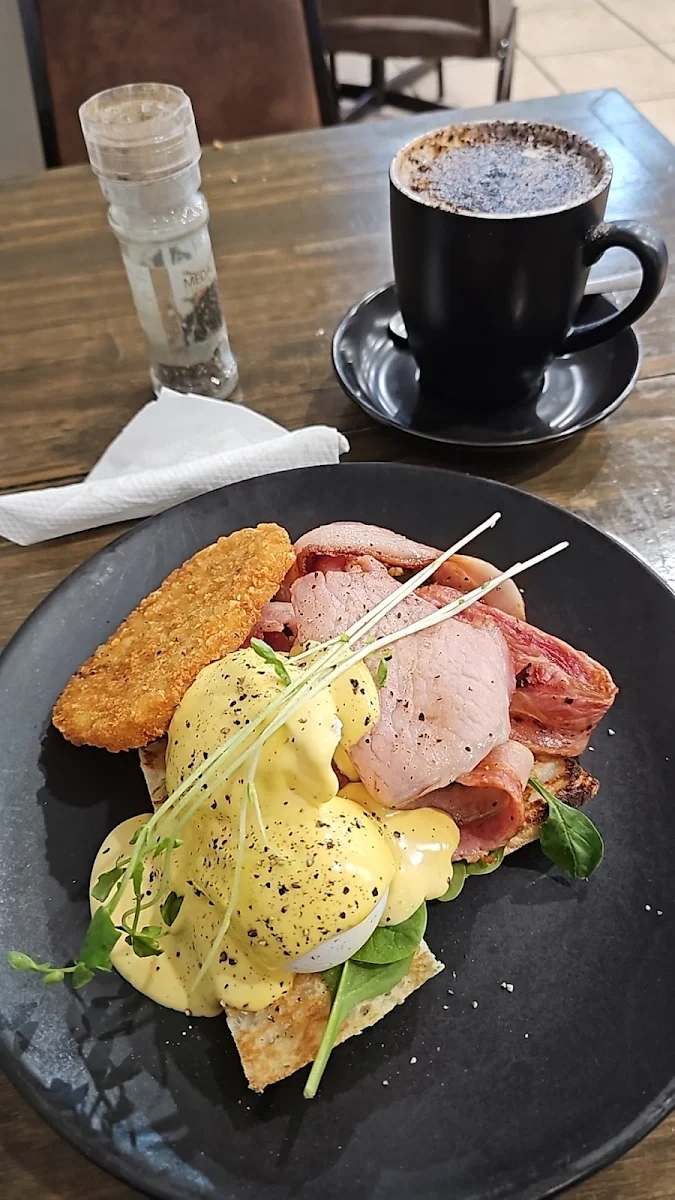Eggs Benedict with Bacon