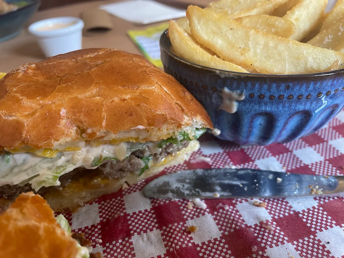 Cheeseburger, Orbost Club Hotel