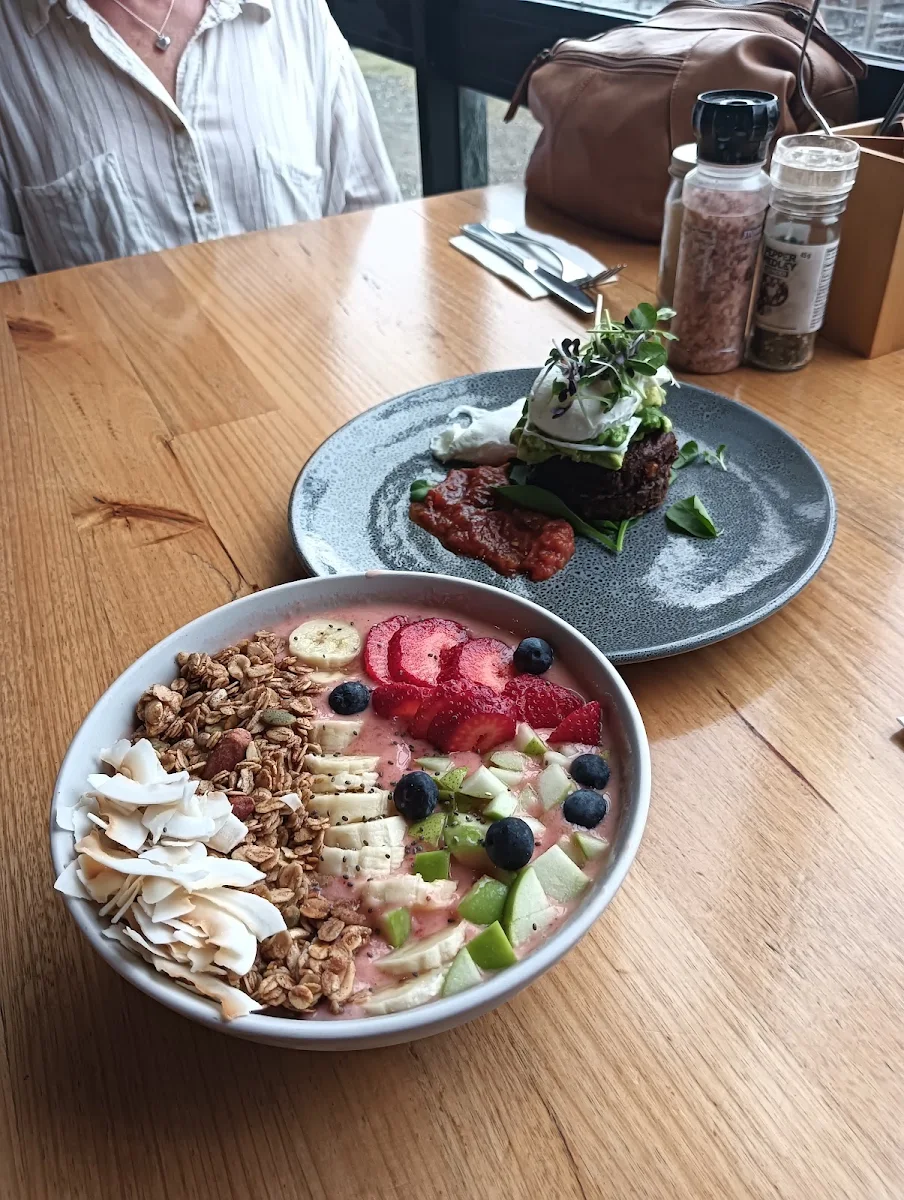 Smoothie Bowl and Zucchini Fritters