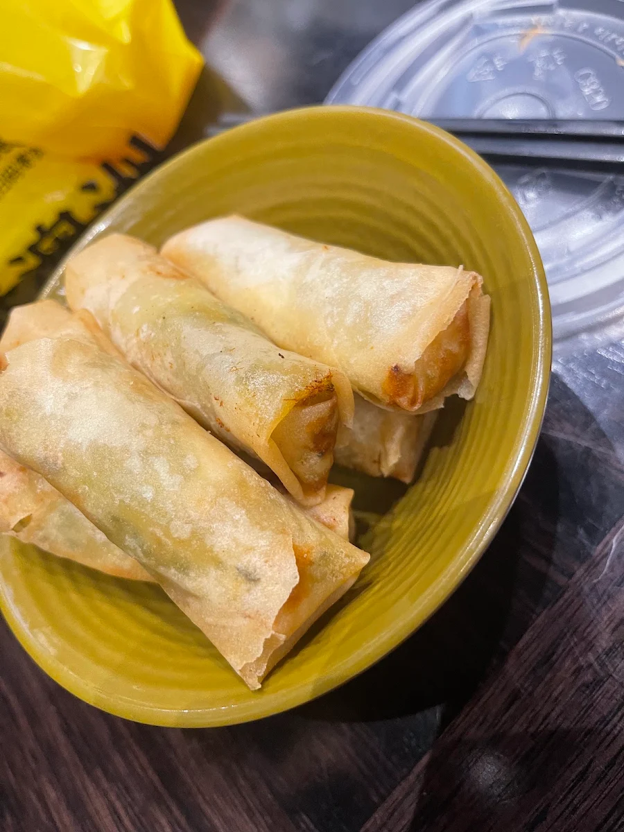 Veggie Spring Roll 6pcs, Dainty Sichuan Noodles QV