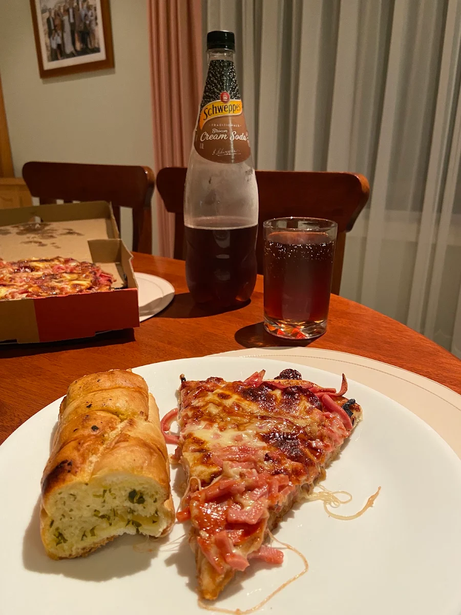 Highlights, Outback Pizza