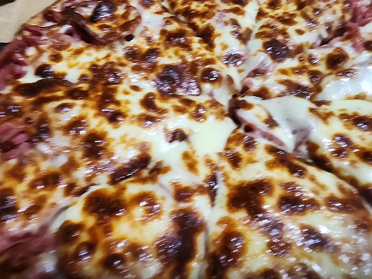 Highlights, Outback Pizza