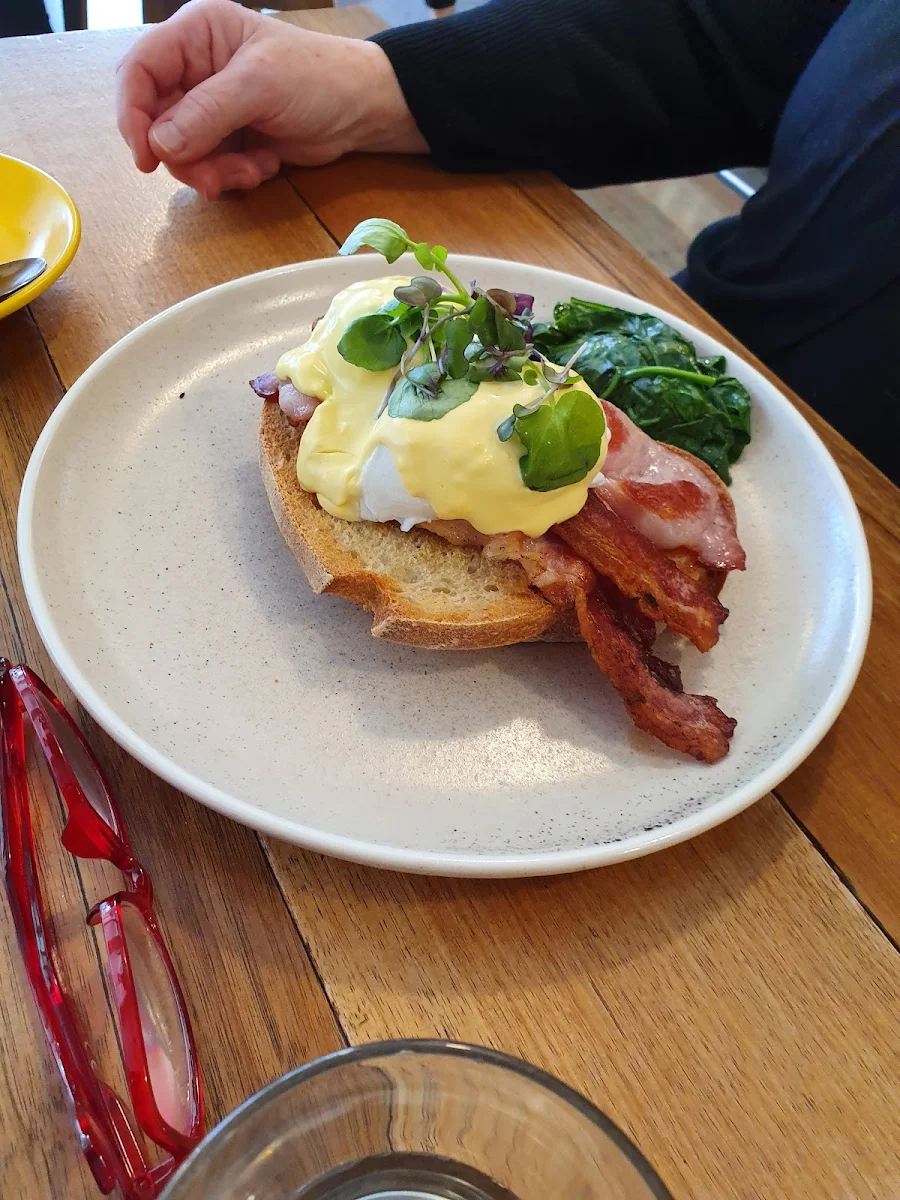 Eggs Benedict, Yellow Espresso