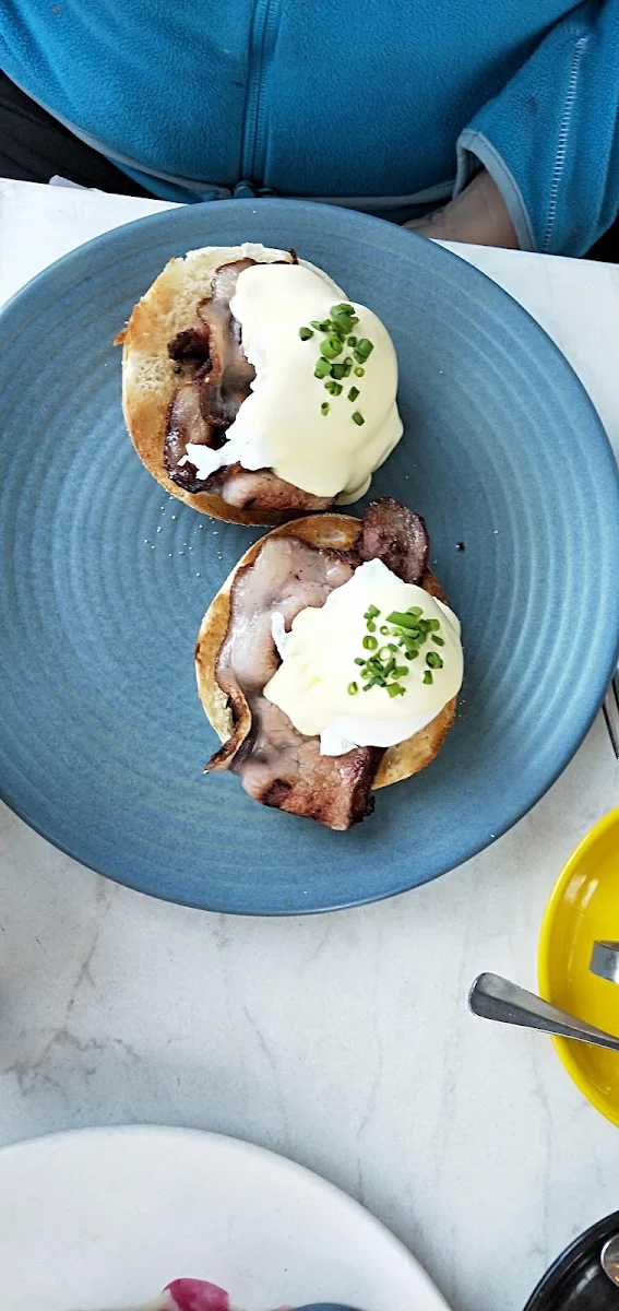 Eggs Benedict Par Excellence