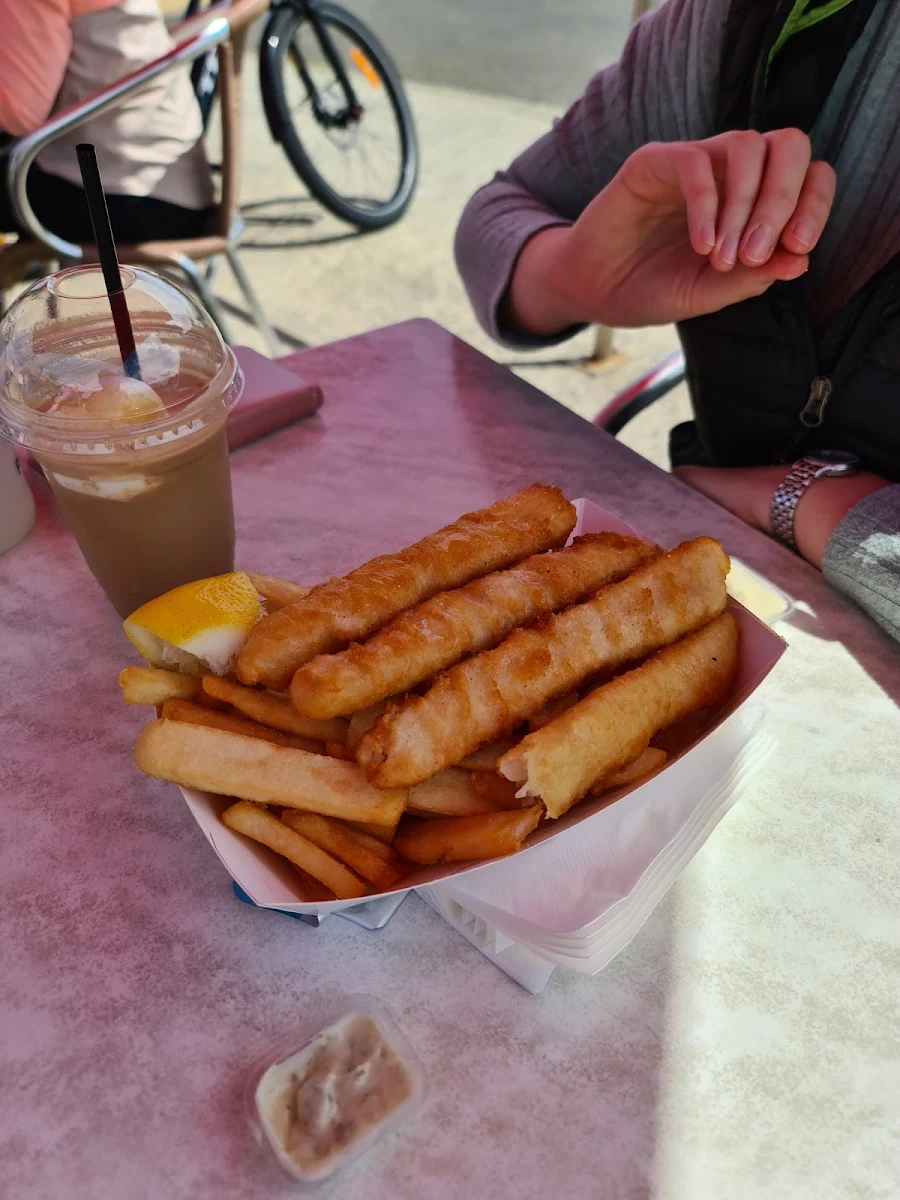 Flake and Chips, Tour De Cafe