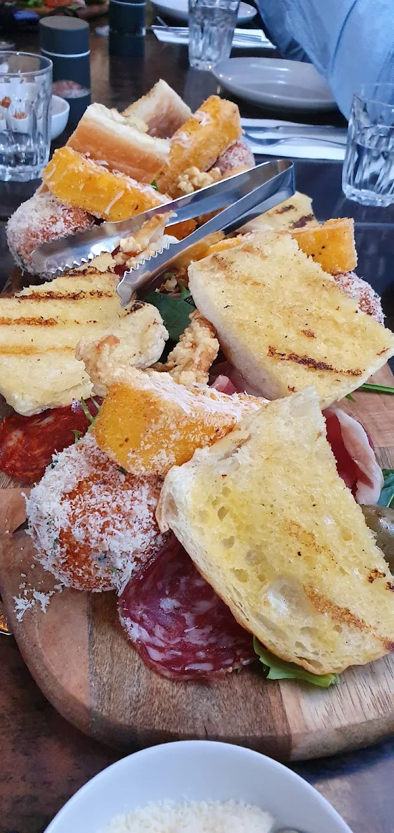 Highlights, Panzerotti Bistro