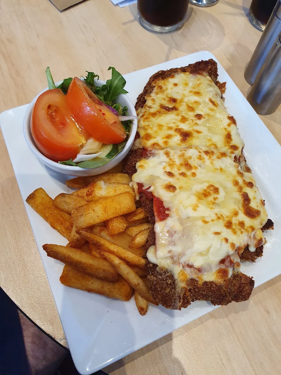 Beef Parmy, Bar 345