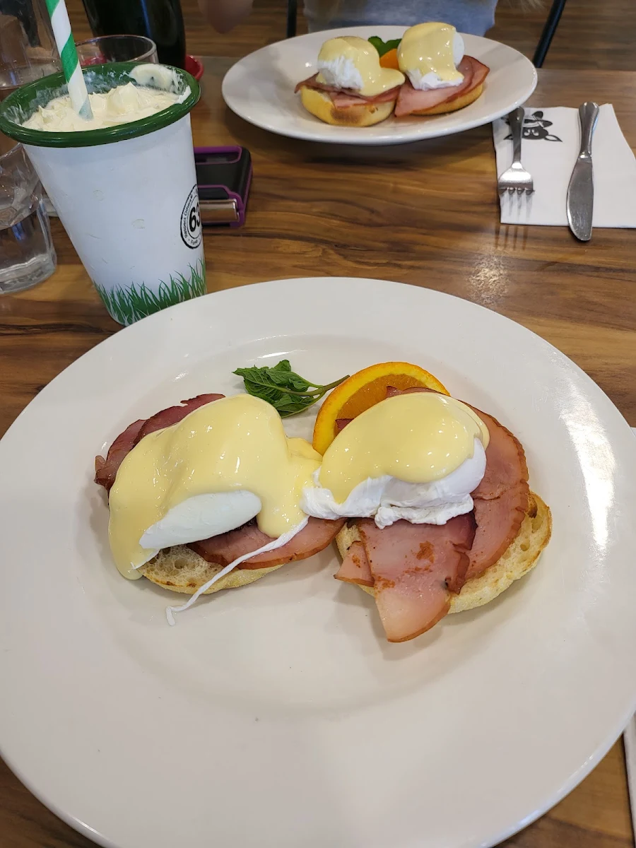 Eggs Benedict, Cafe 63 Victoria Point