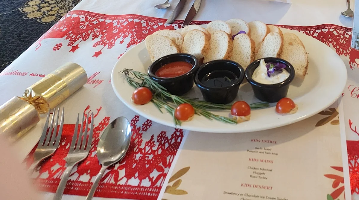 Bread with 3 Drippings, The Club Hotel