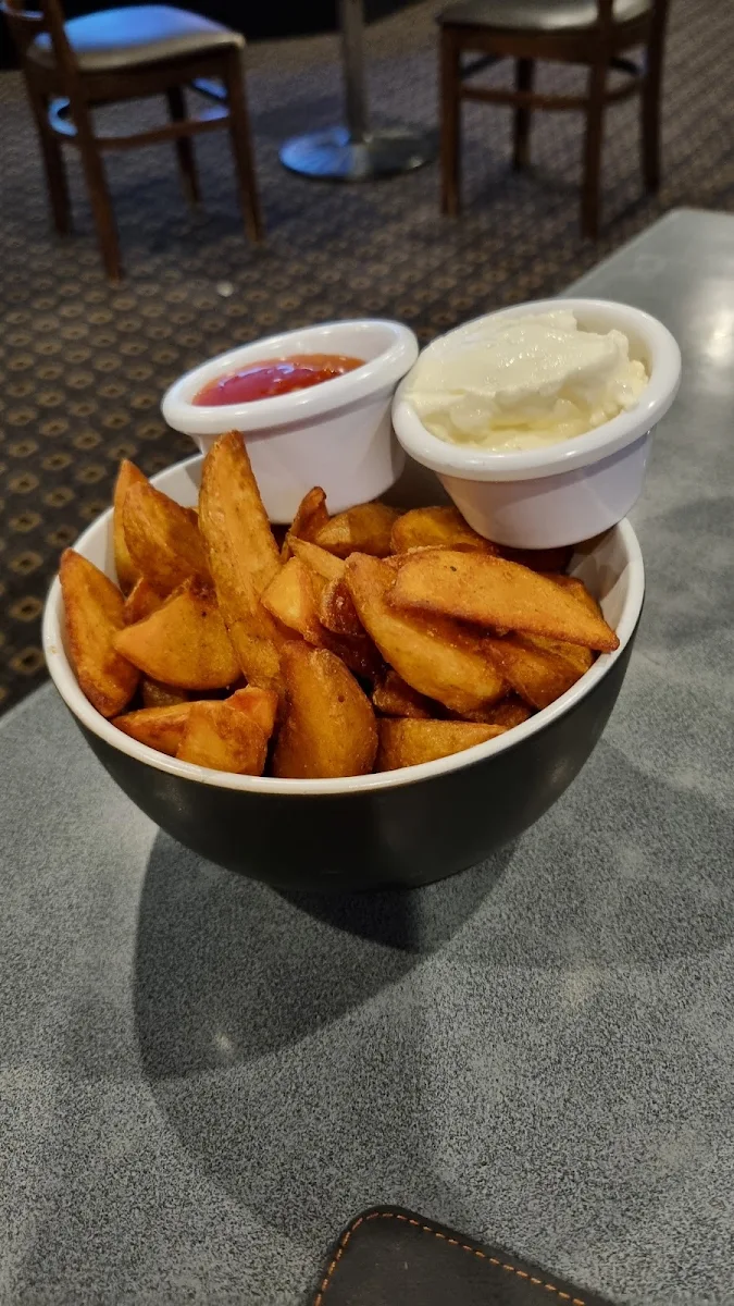 Highlights, Patriots Sports Bar