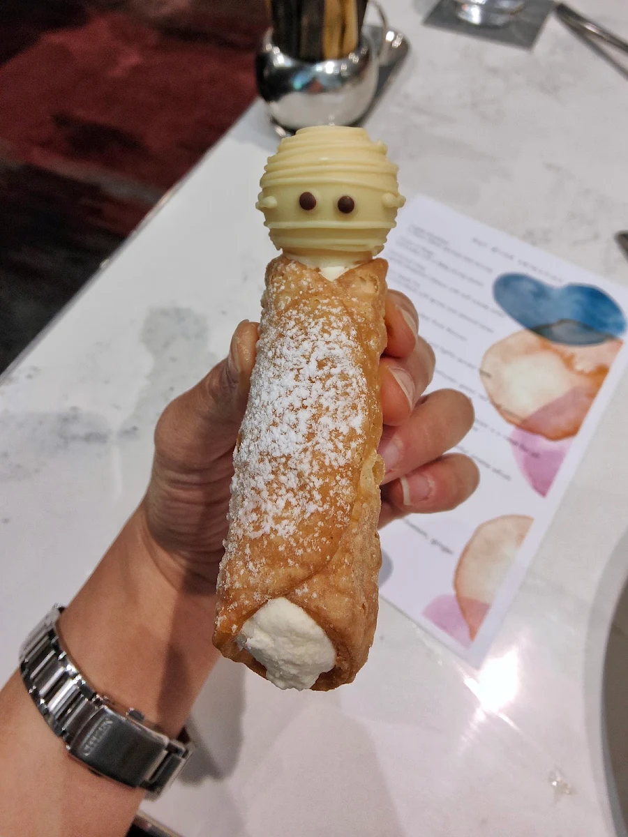 Cannoli, The Gallery